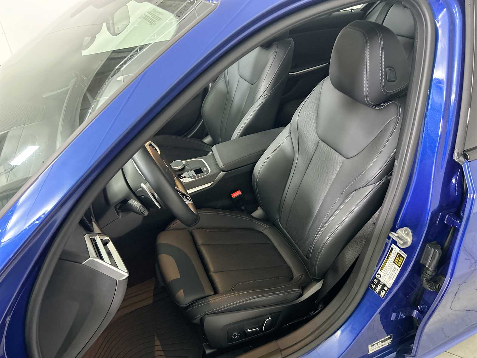 Thumbnail: 2025 BMW 3 Series - 13