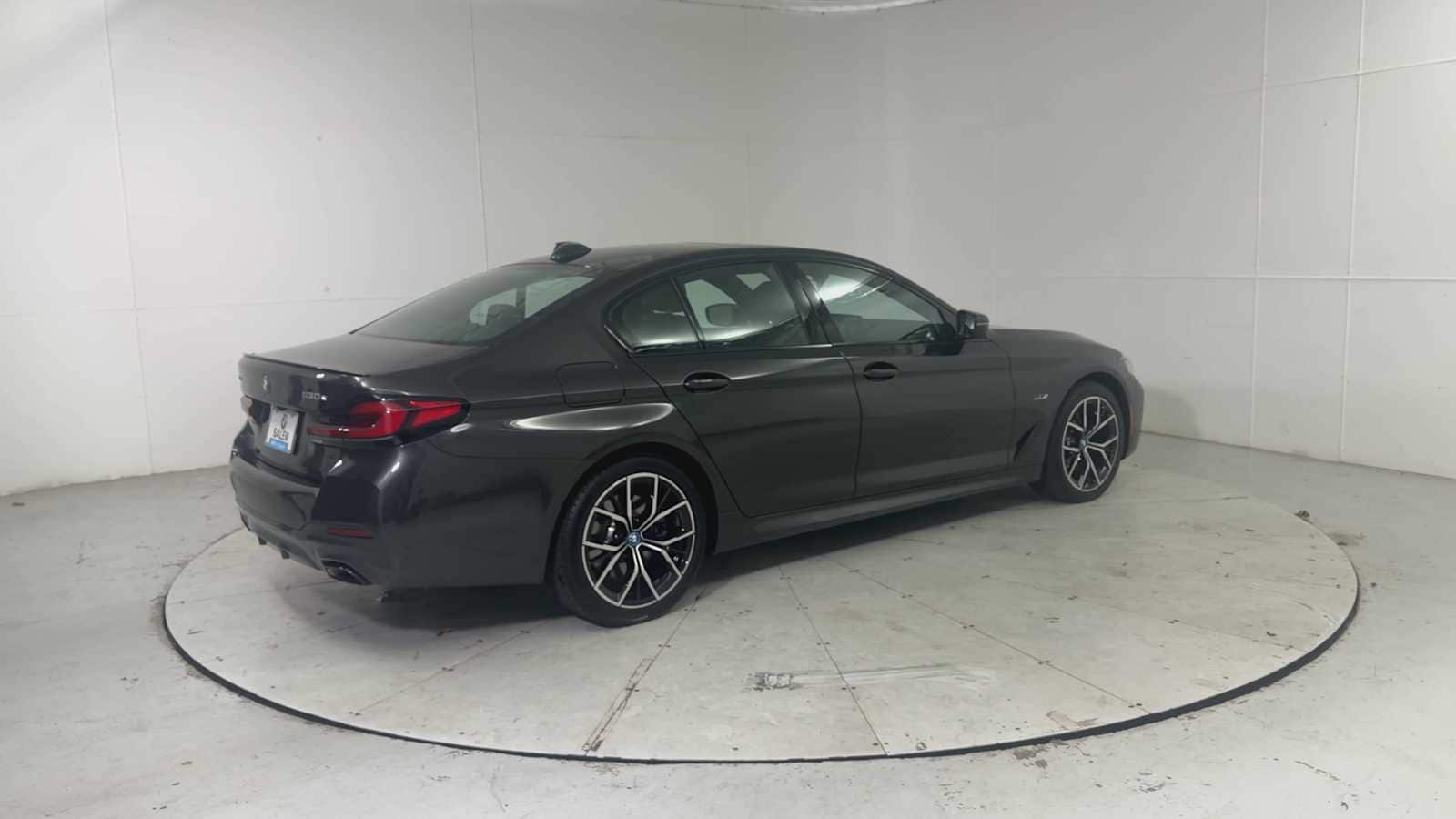 Thumbnail: 2023 BMW 5 Series - 2