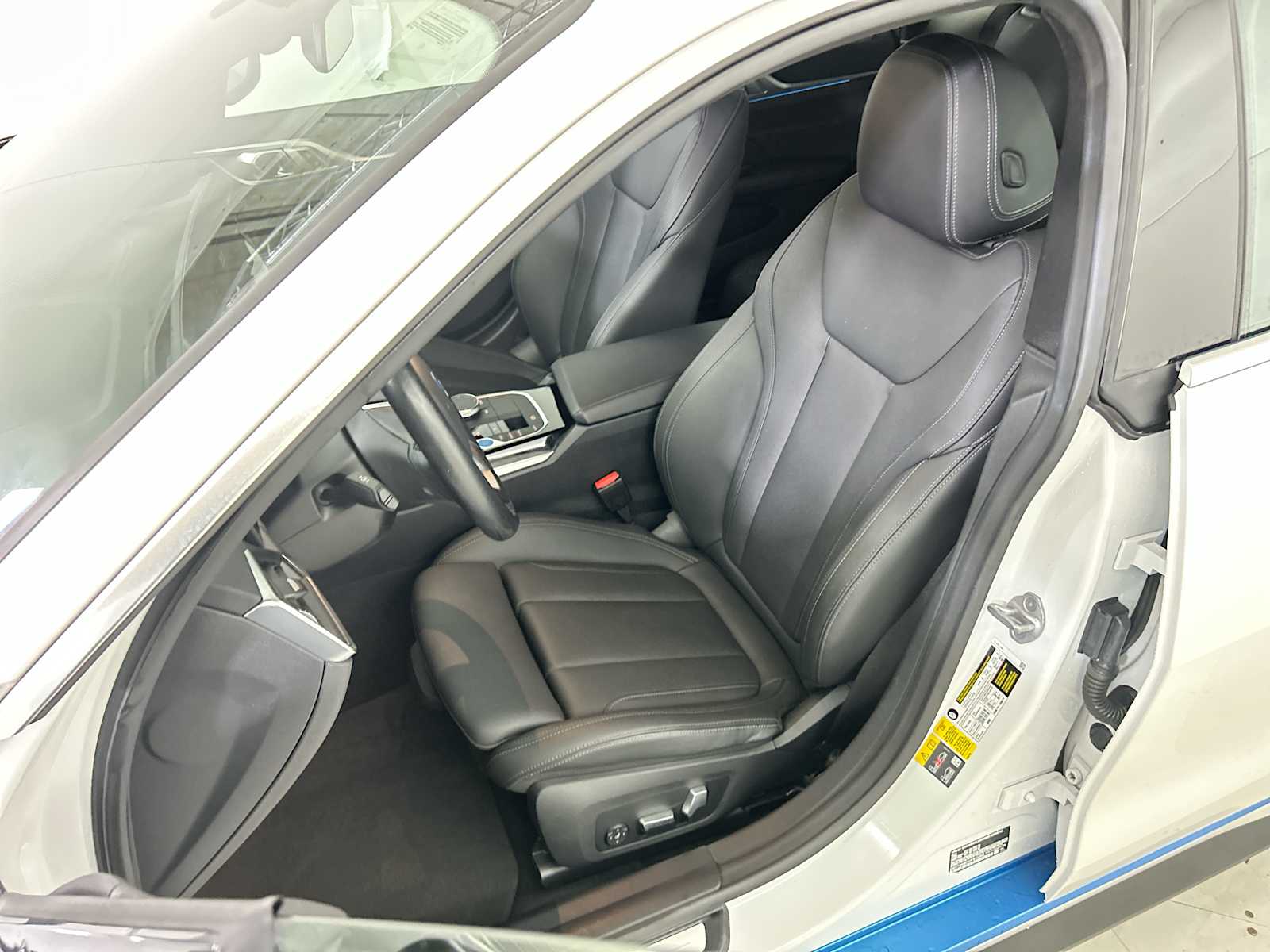 Thumbnail: 2023 BMW i4 - 13