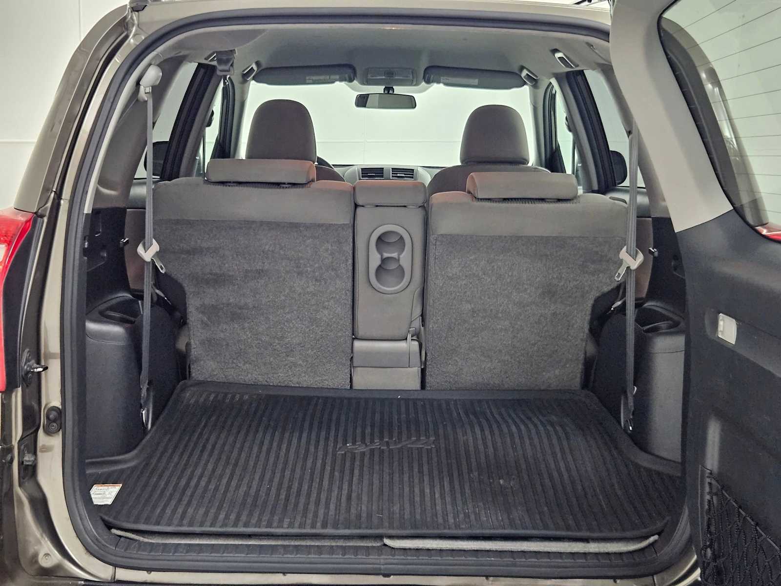 Thumbnail: 2011 Toyota RAV4 - 32