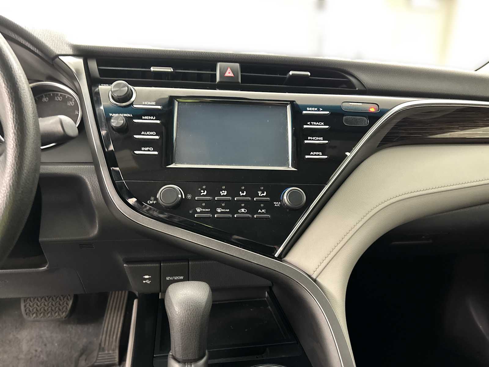 Thumbnail: 2018 Toyota Camry - 15