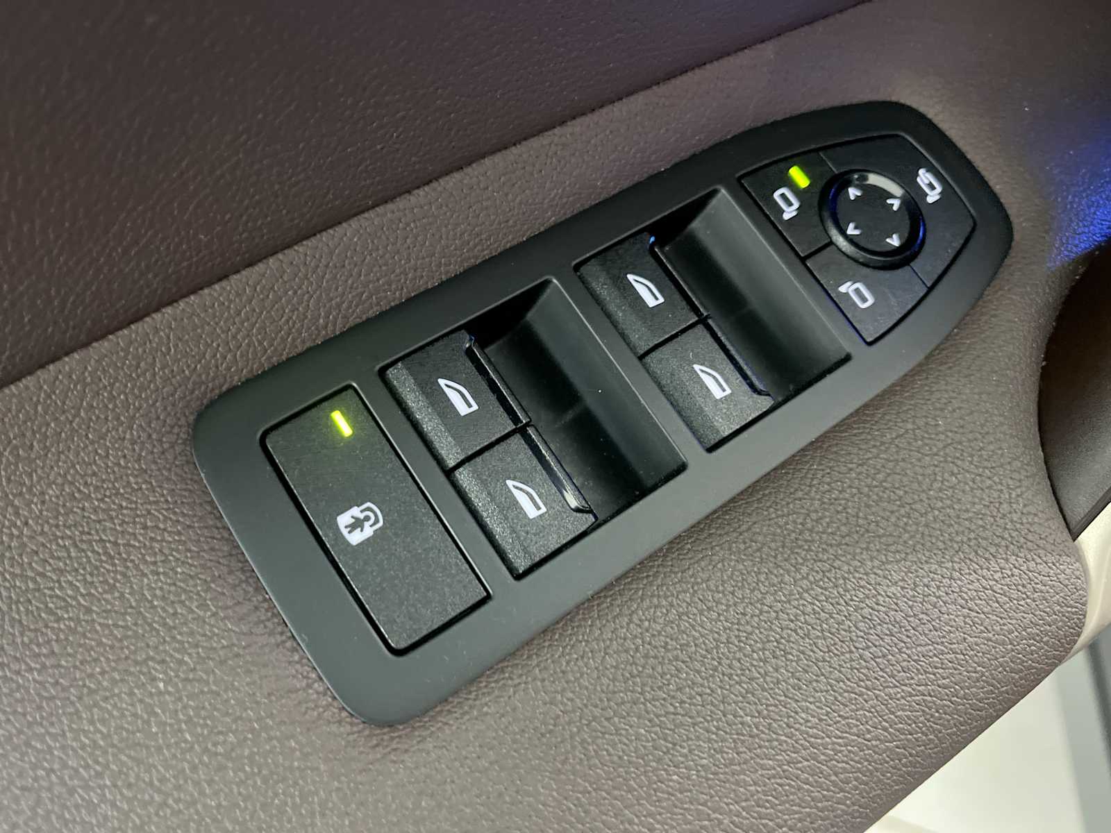 Thumbnail: 2024 BMW iX - 21