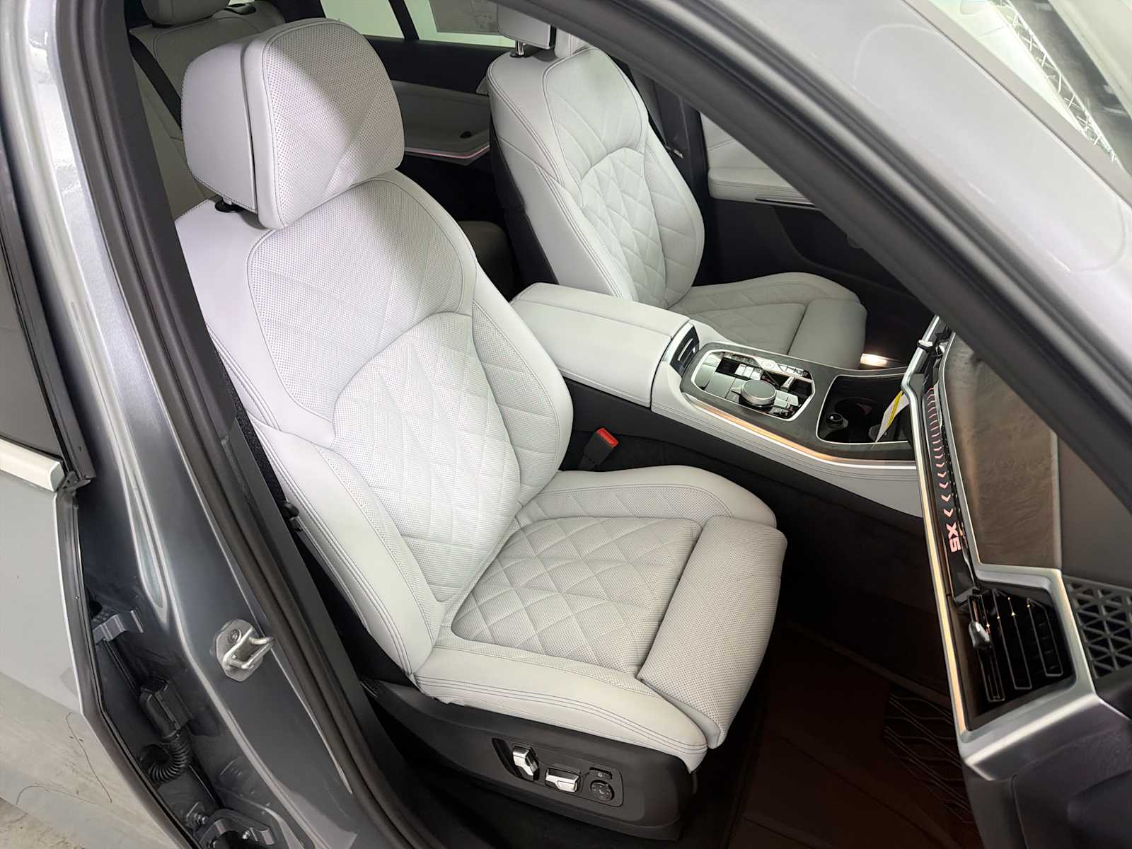 Thumbnail: 2026 BMW X5 - 26