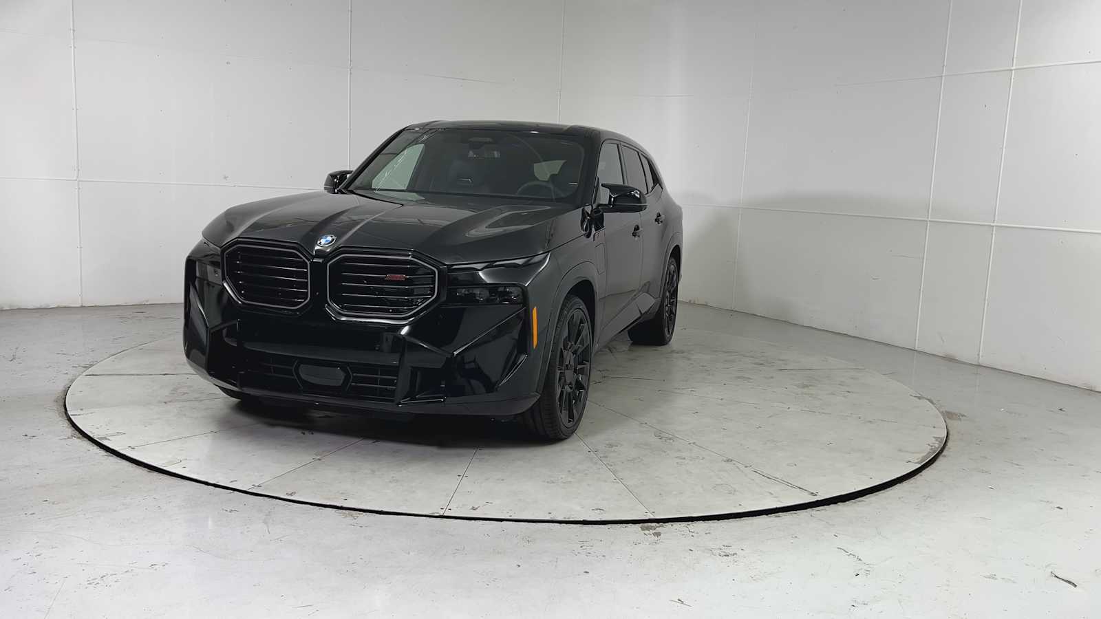 Thumbnail: 2026 BMW XM - 6