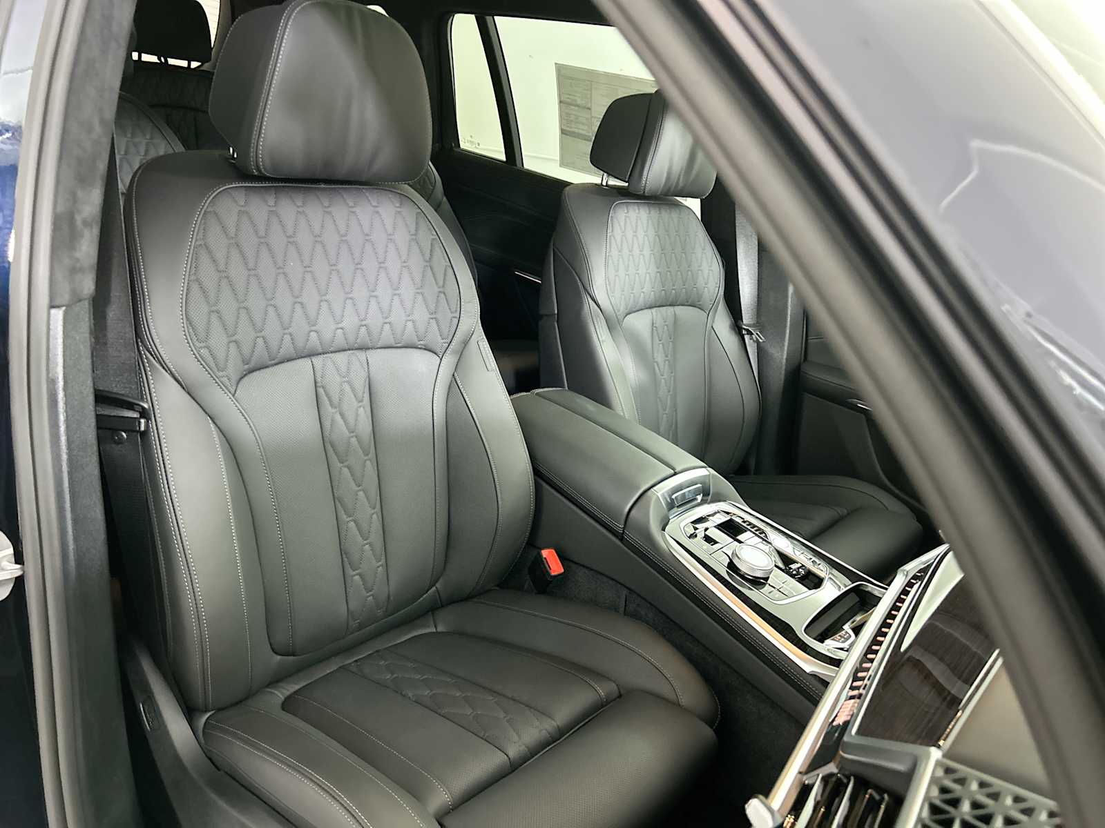 Thumbnail: 2026 BMW X7 - 27