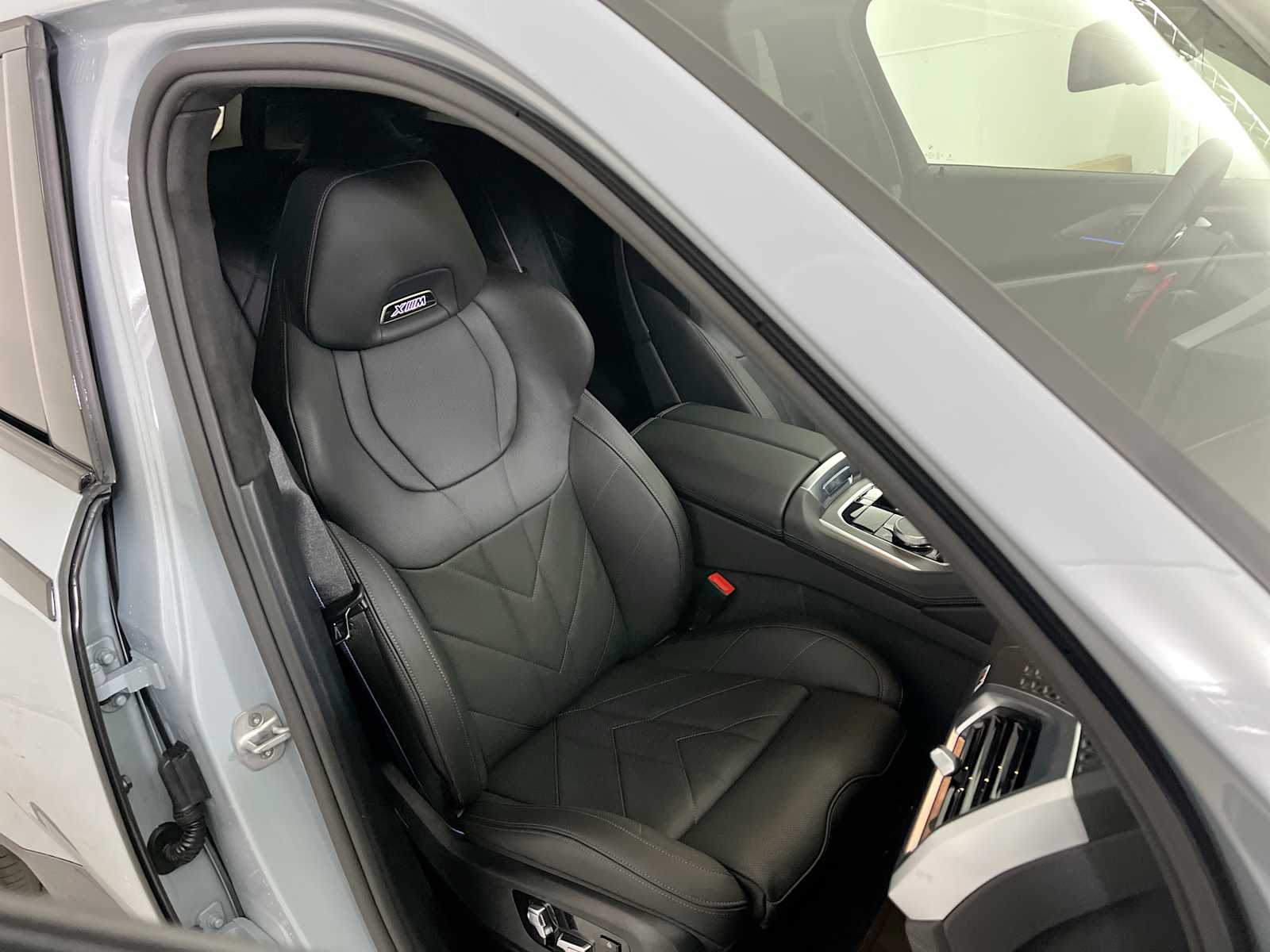 Thumbnail: 2026 BMW XM - 26