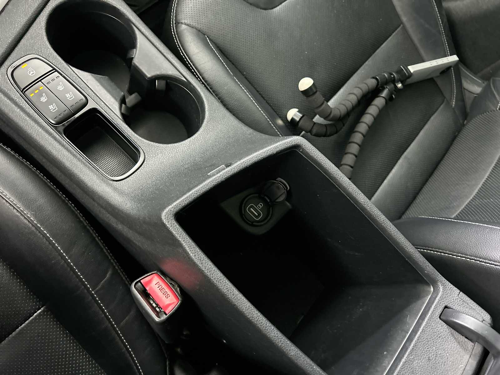 Thumbnail: 2017 Kia Niro - 23