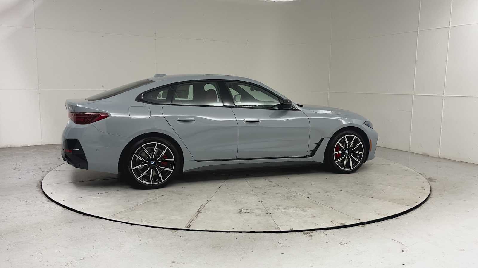 Thumbnail: 2026 BMW i4 - 9