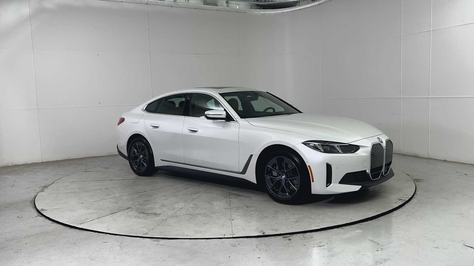 Thumbnail: 2025 BMW i4 - 8