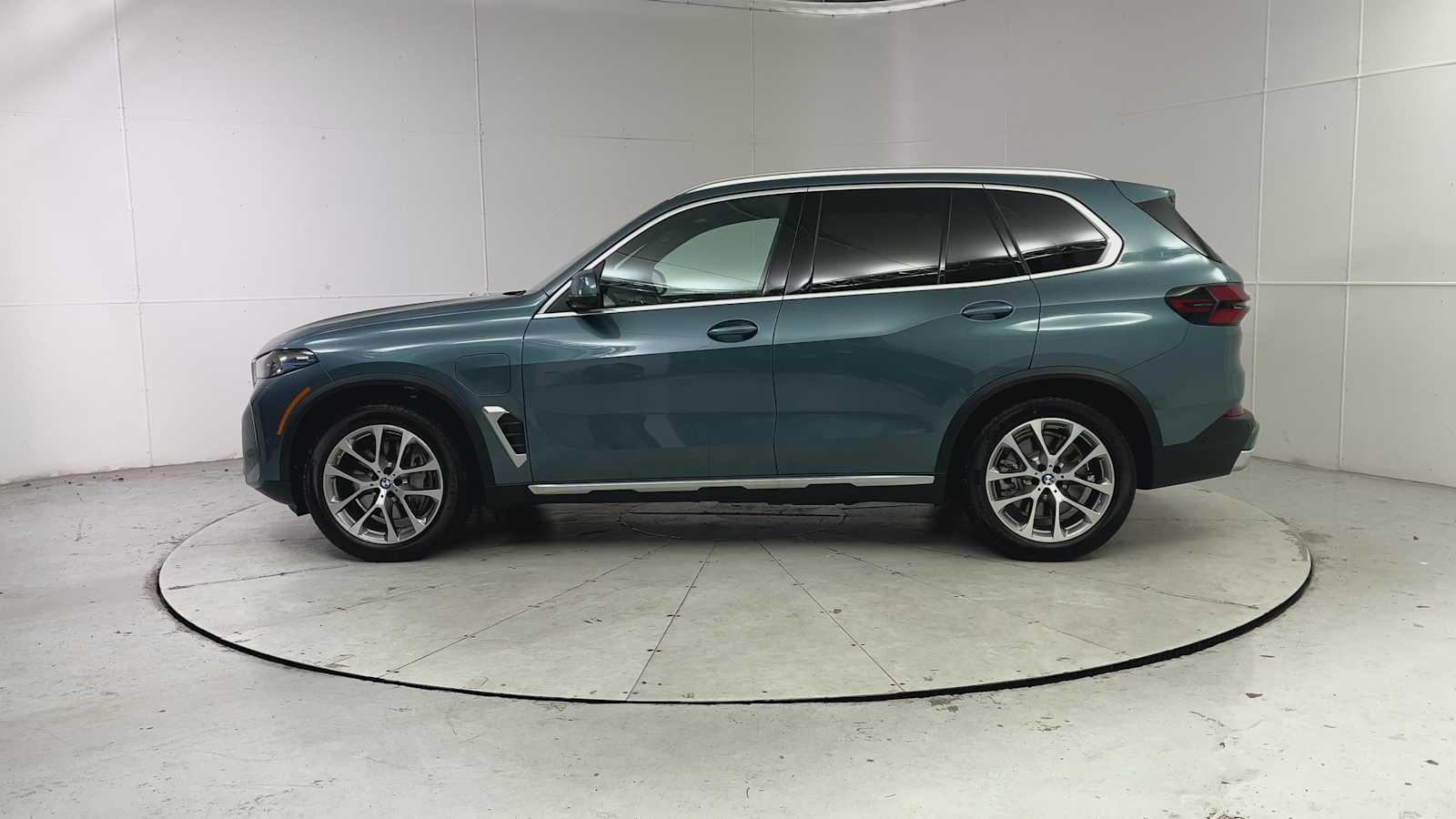 Thumbnail: 2026 BMW X5 - 5