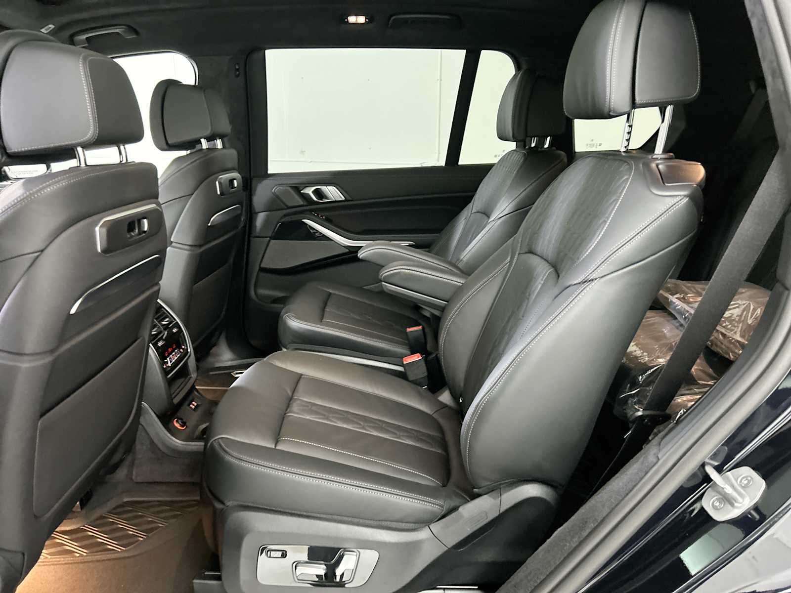 Thumbnail: 2026 BMW X7 - 25