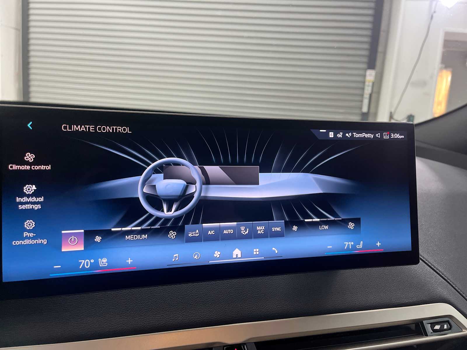 Thumbnail: 2024 BMW iX - 23