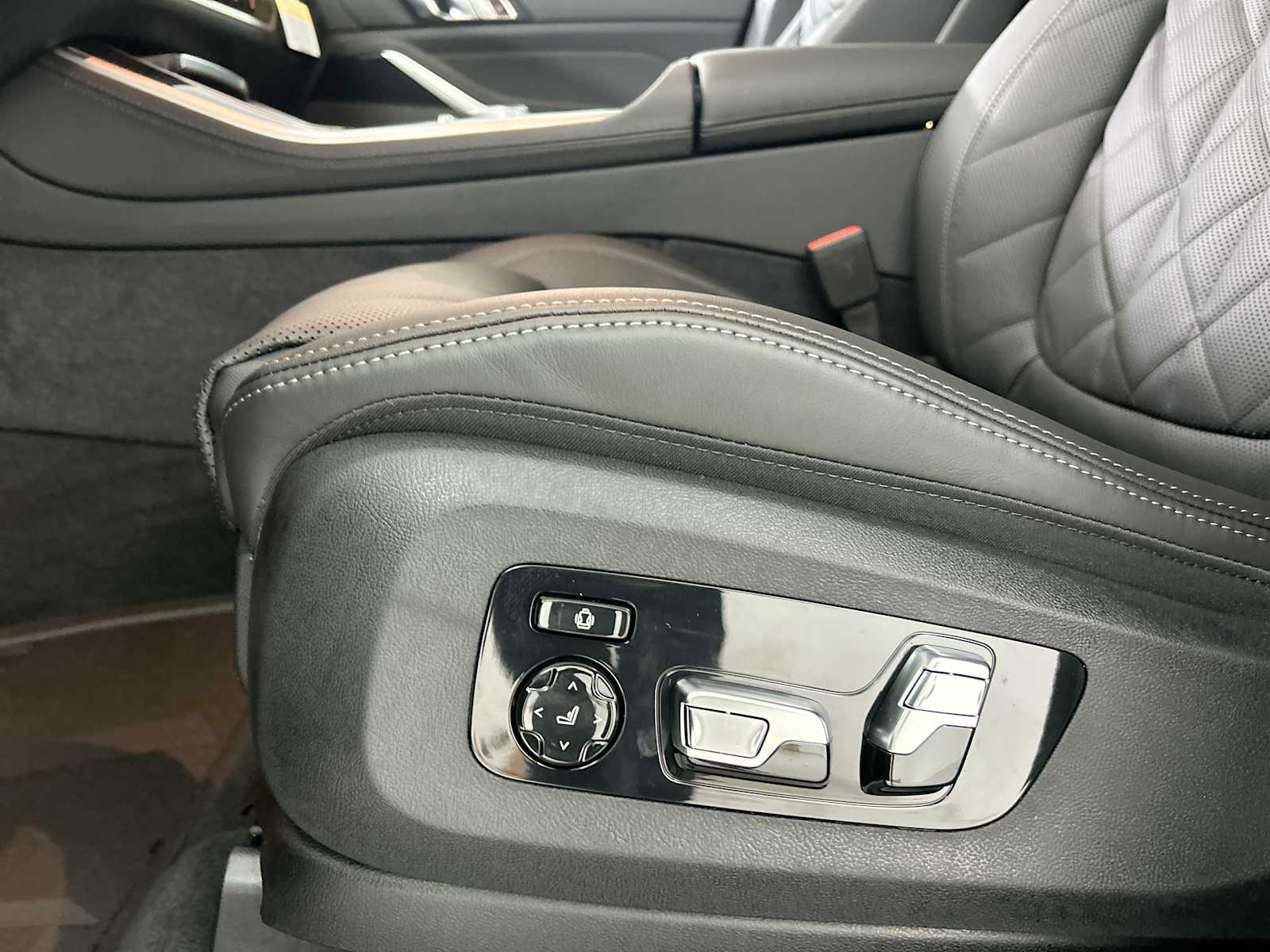 Thumbnail: 2026 BMW X5 - 14