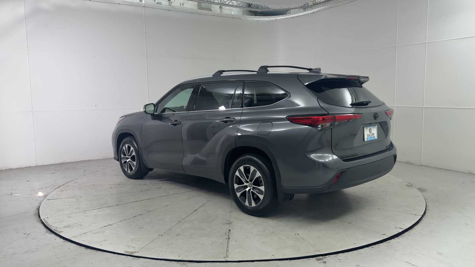 Thumbnail: 2022 Toyota Highlander - 4