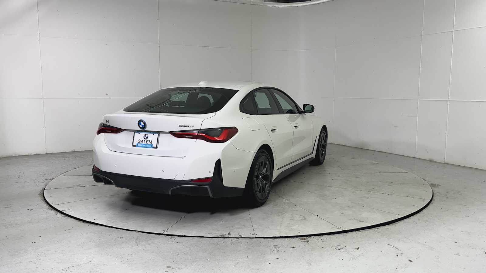 Thumbnail: 2023 BMW i4 - 2