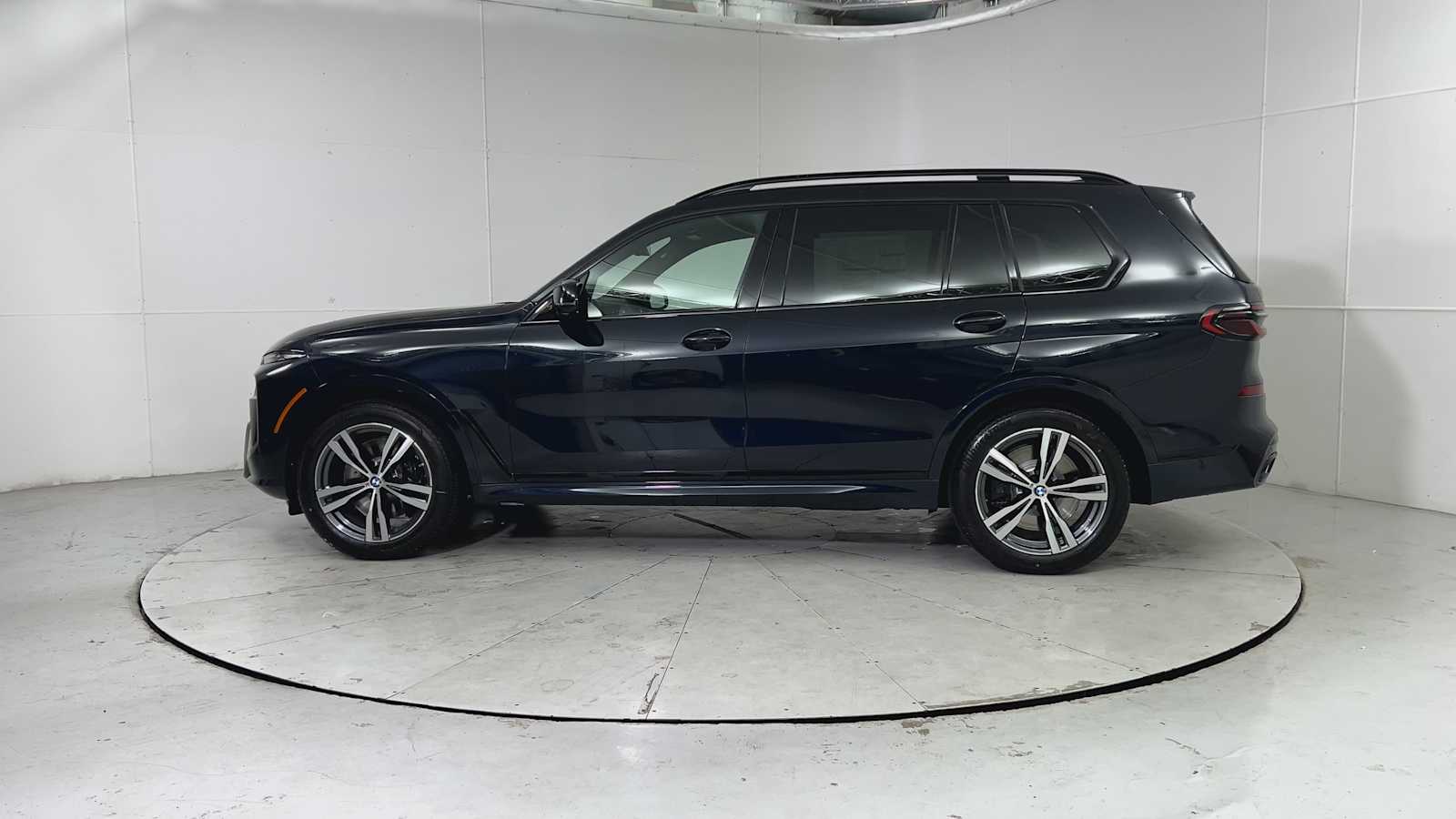 Thumbnail: 2026 BMW X7 - 5
