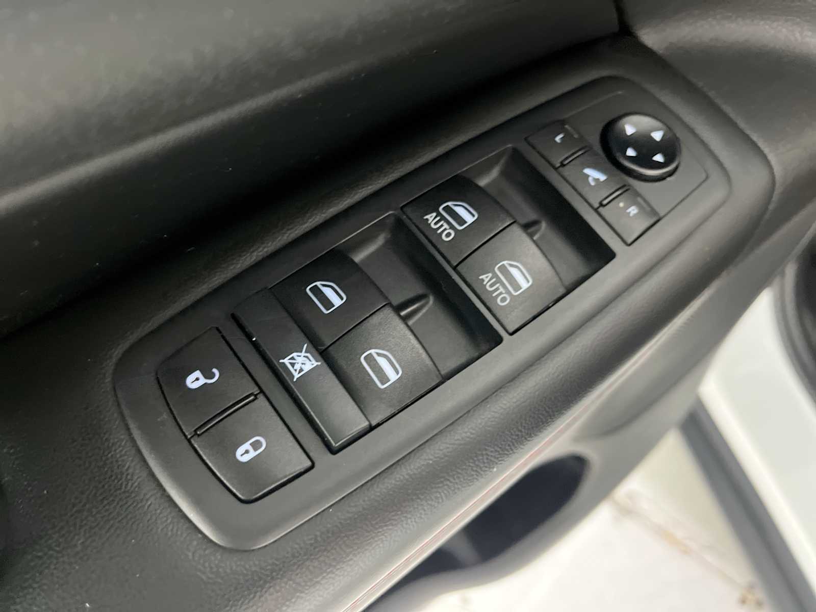 Thumbnail: 2020 Jeep Grand Cherokee - 21