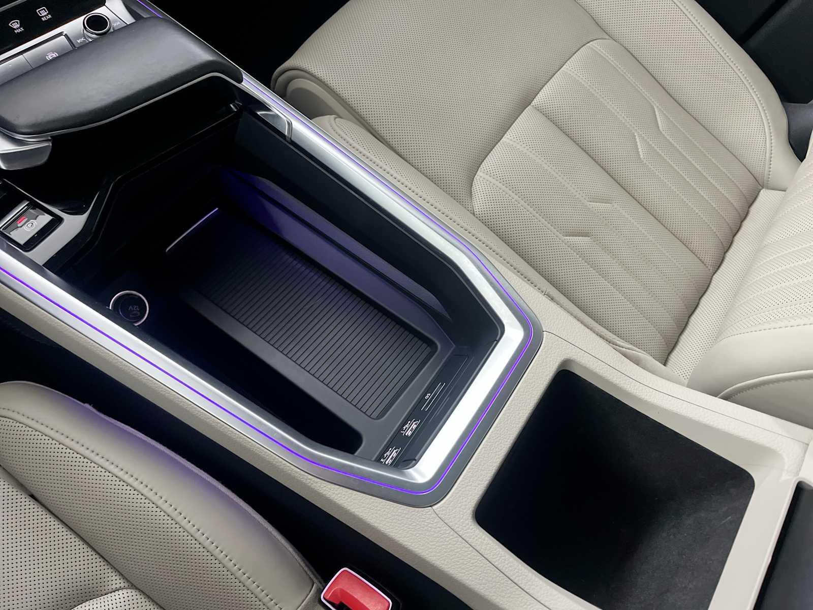 Thumbnail: 2019 Audi e-tron - 29