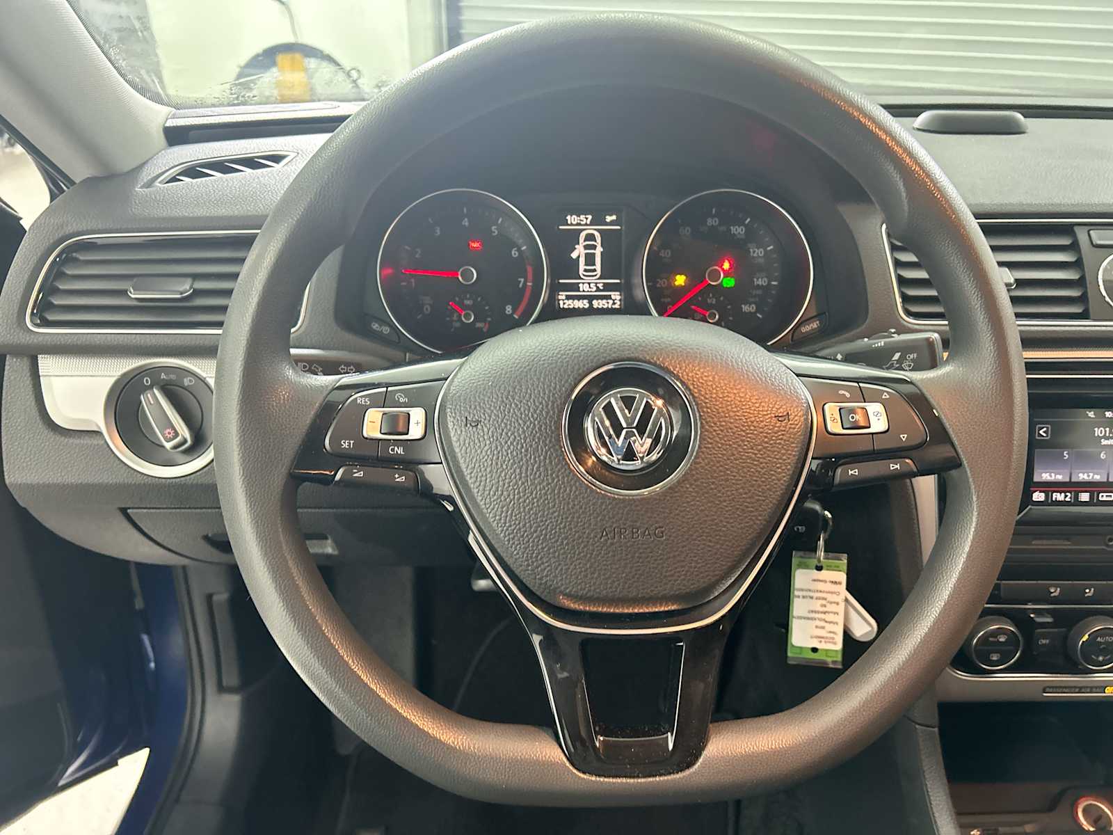 Thumbnail: 2016 Volkswagen Passat - 11