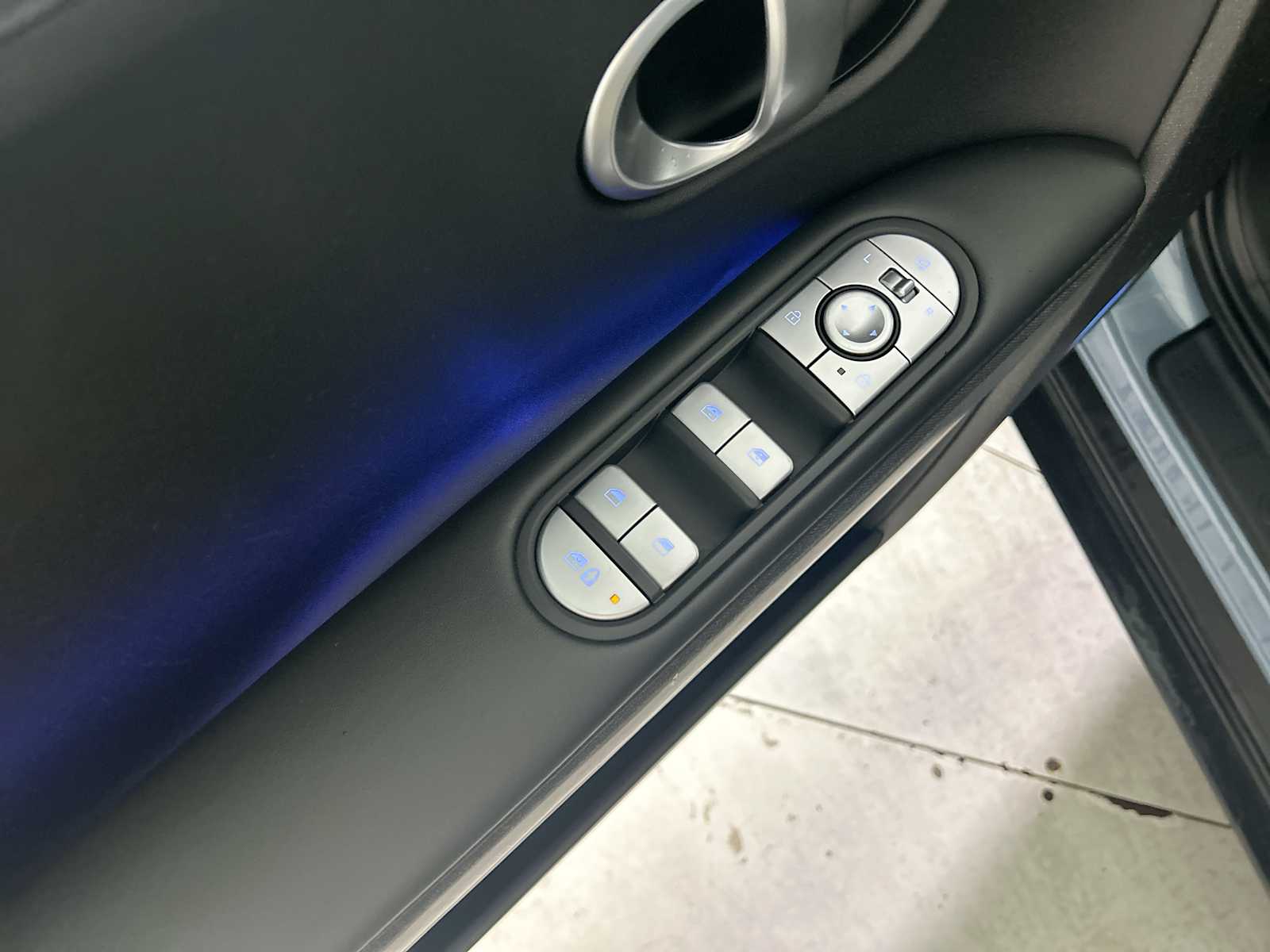 Thumbnail: 2022 Hyundai Ioniq 5 - 15