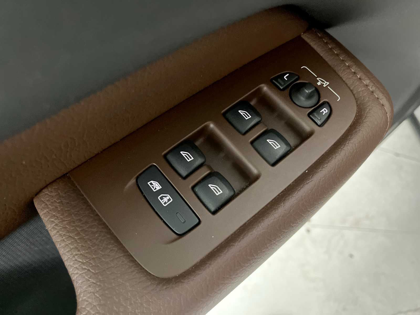 Thumbnail: 2021 Volvo XC60 - 21