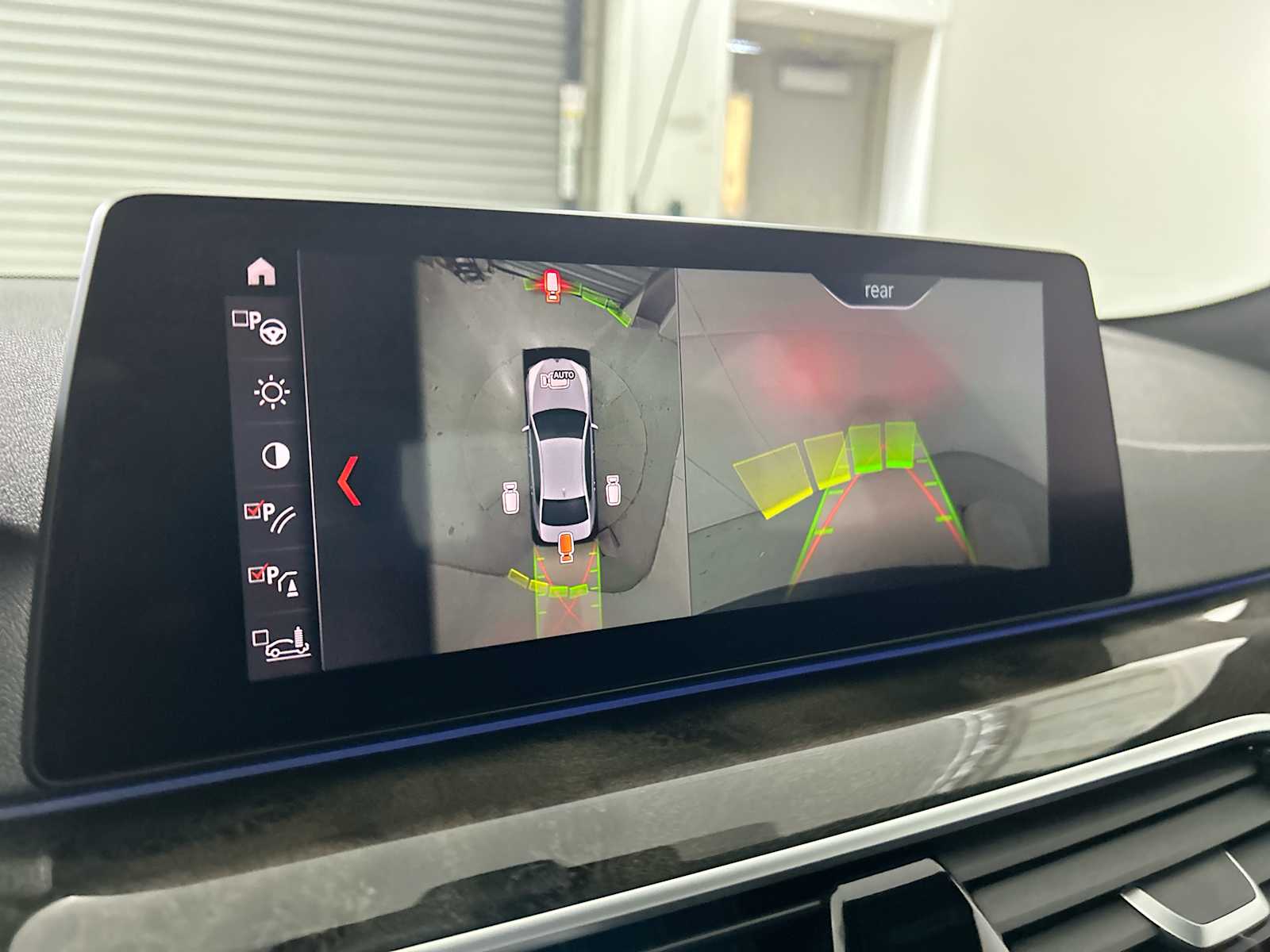 Thumbnail: 2019 BMW 5 Series - 24