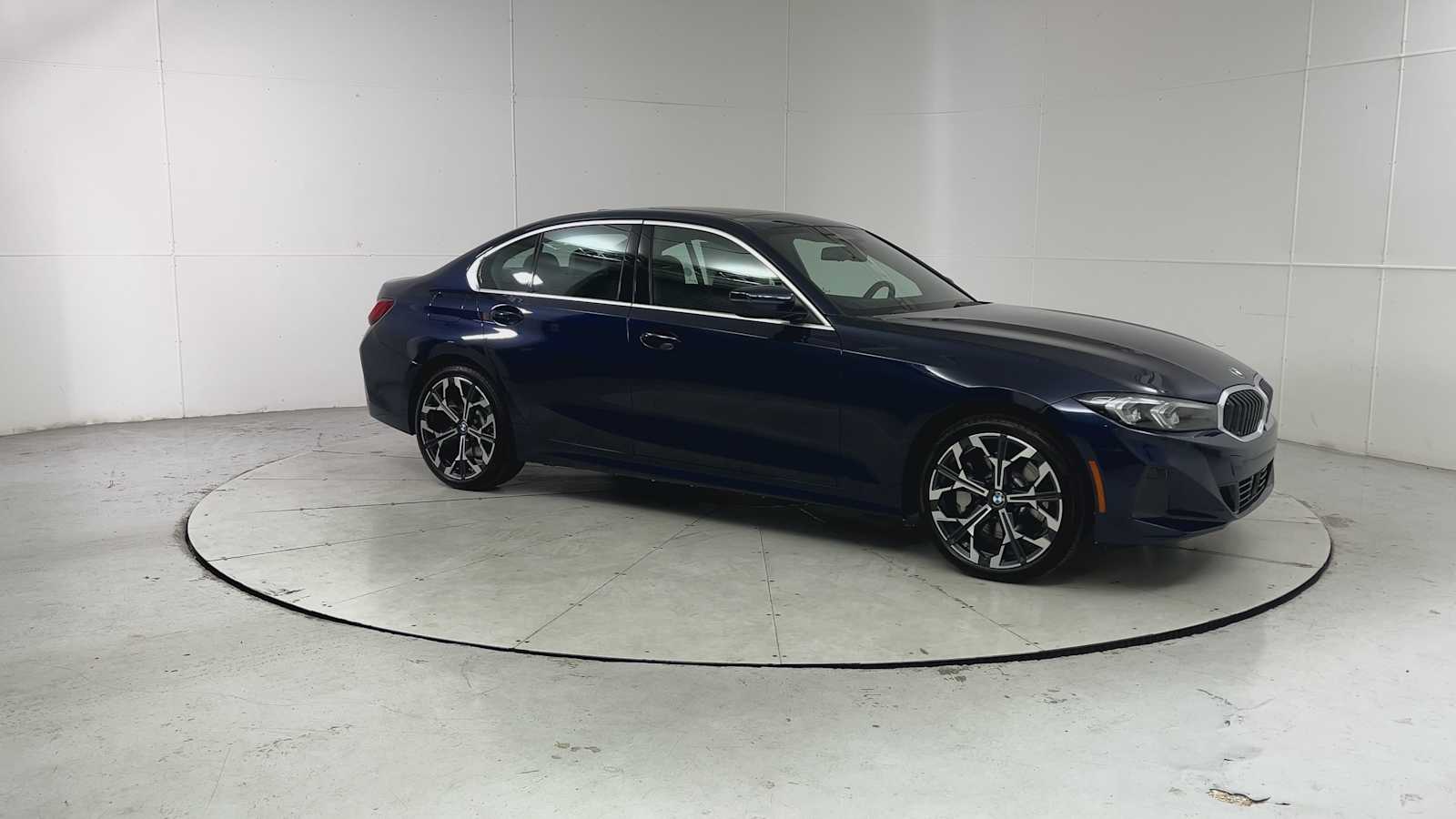 Thumbnail: 2026 BMW 3 Series - 8