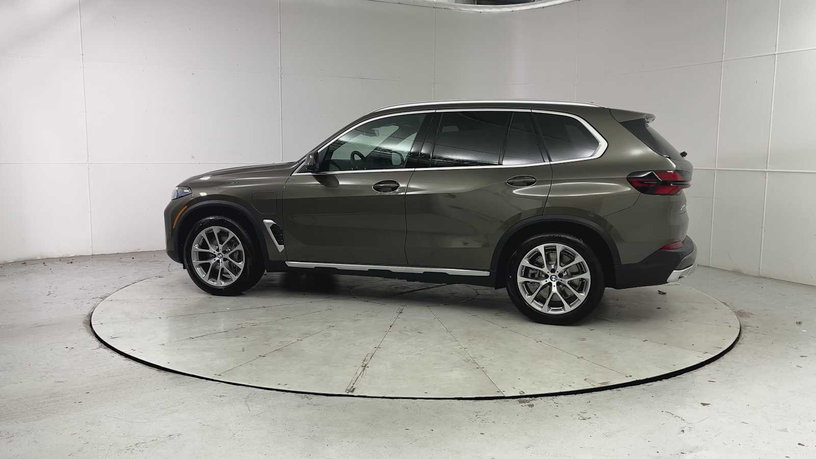 Thumbnail: 2026 BMW X5 - 4