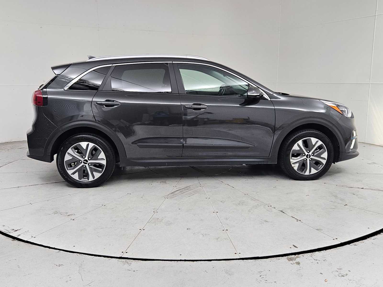Thumbnail: 2022 Kia Niro - 8