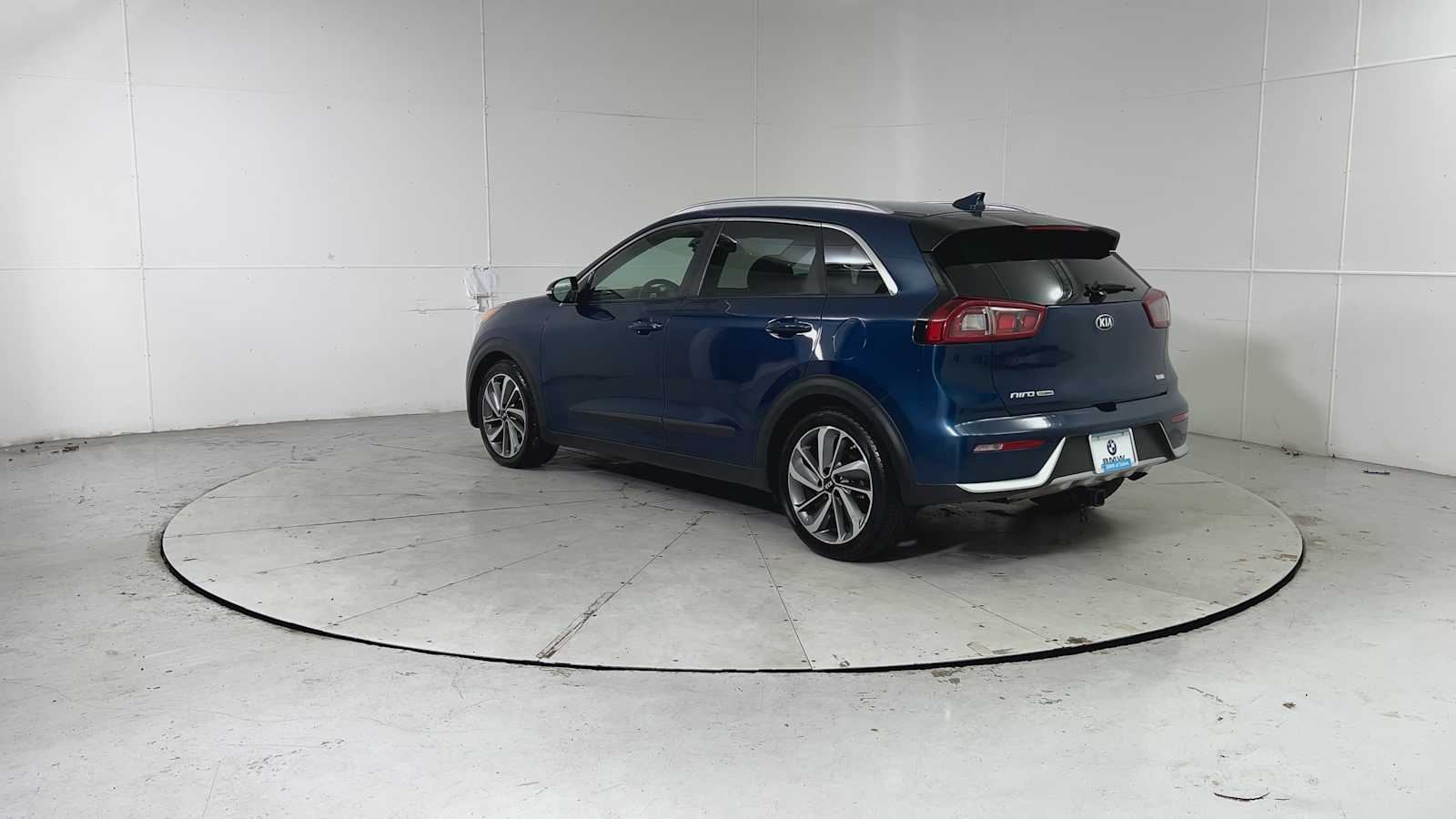 Thumbnail: 2017 Kia Niro - 3