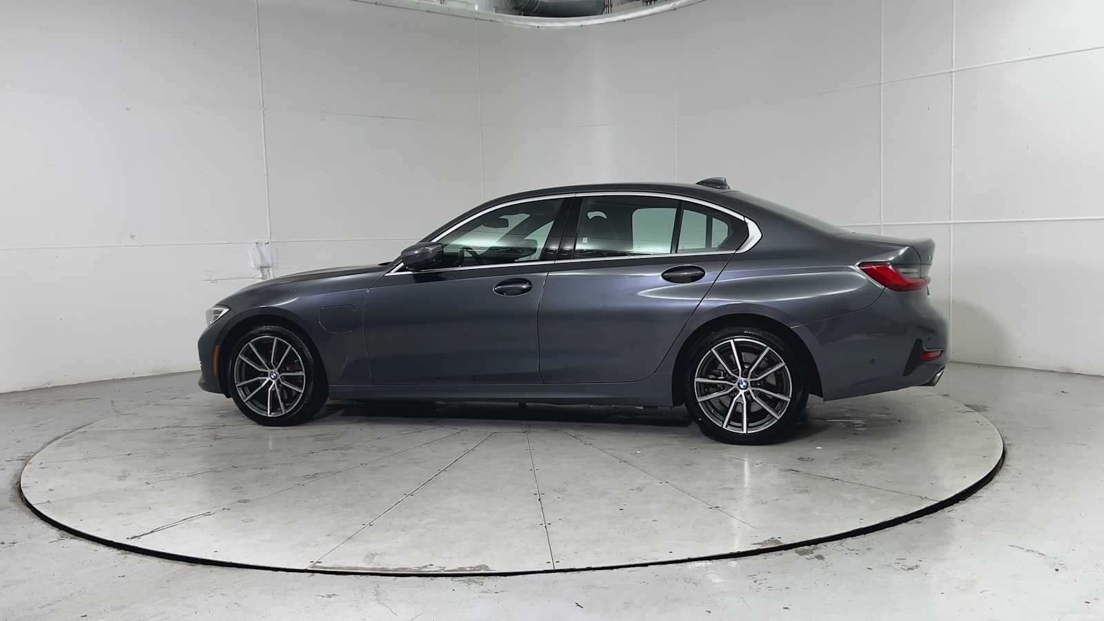 Thumbnail: 2021 BMW 3 Series - 4