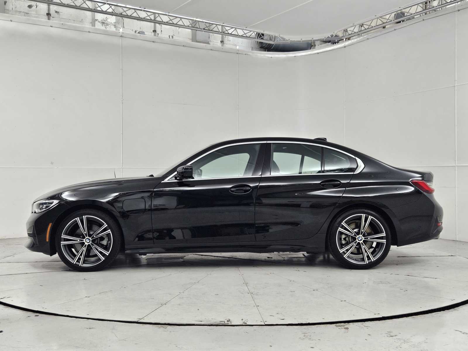 2021 BMW 3 Series 330e 3