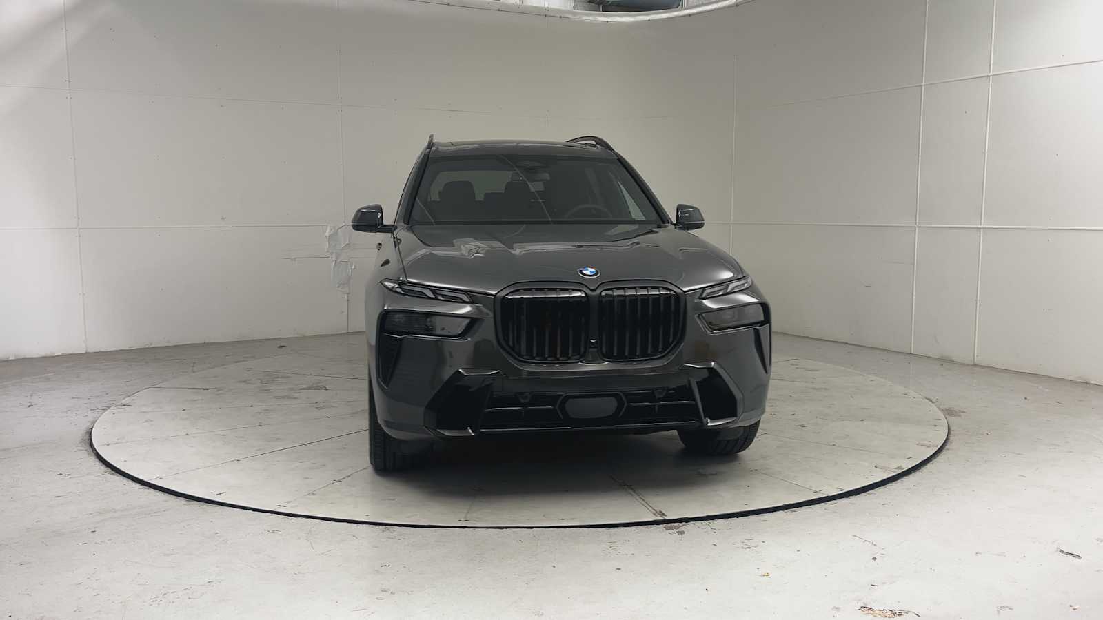 Thumbnail: 2027 BMW X7 - 7