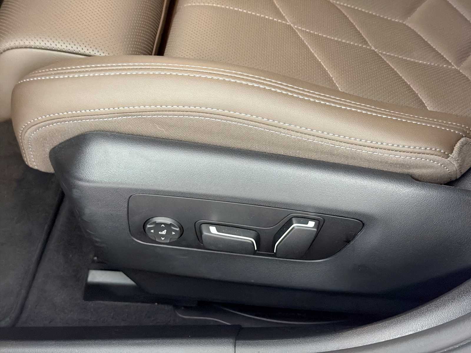 Thumbnail: 2026 BMW 5 Series - 14