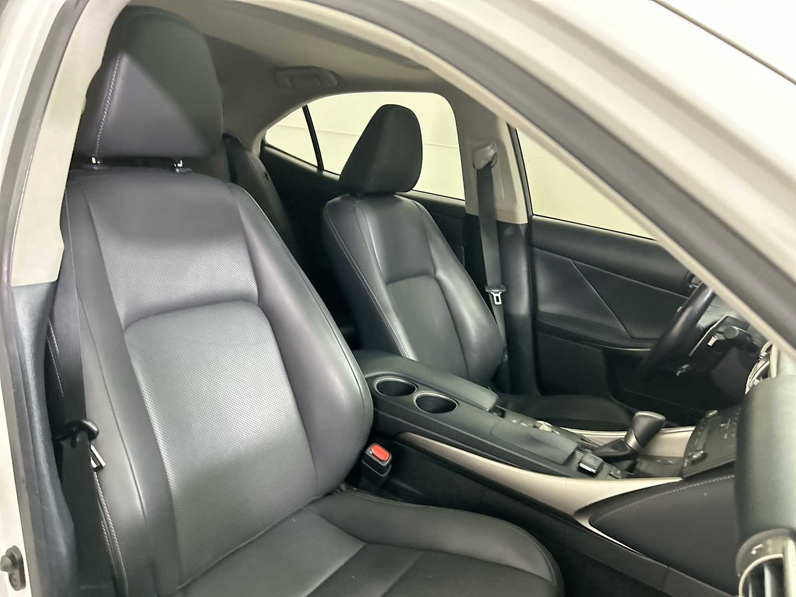 Thumbnail: 2016 Lexus IS - 26