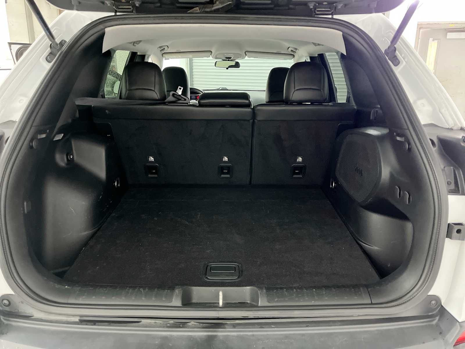 Thumbnail: 2019 Jeep Cherokee - 20