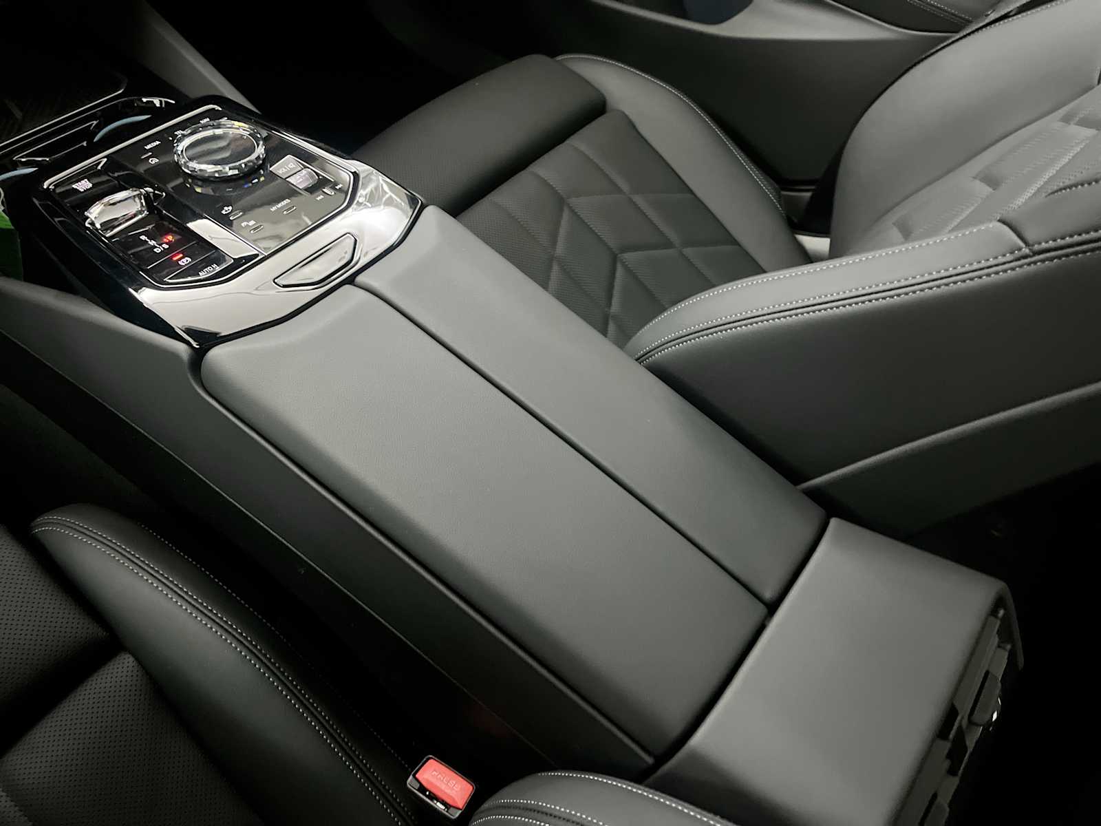 Thumbnail: 2026 BMW 5 Series - 29