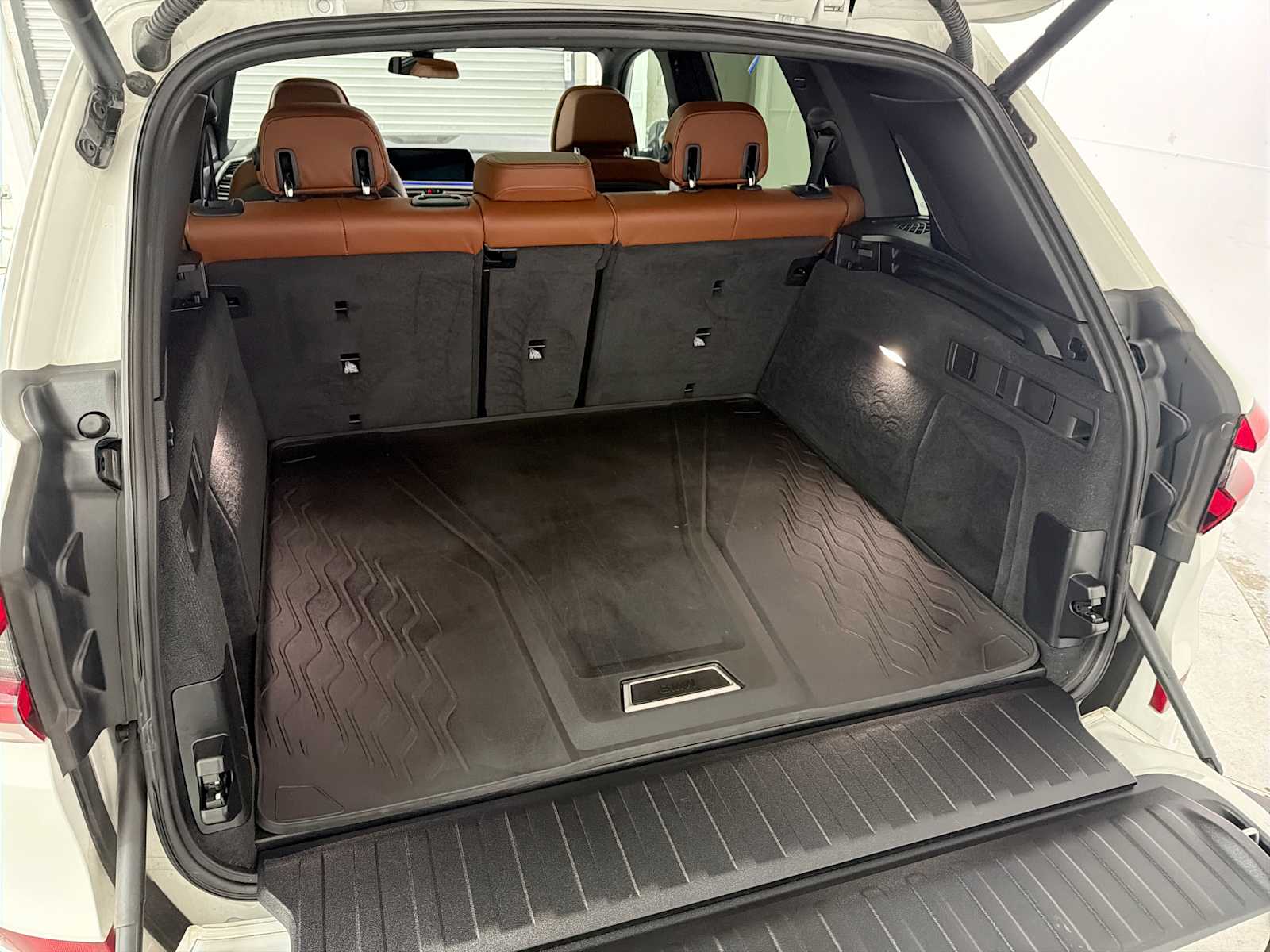 Thumbnail: 2021 BMW M5 - 21