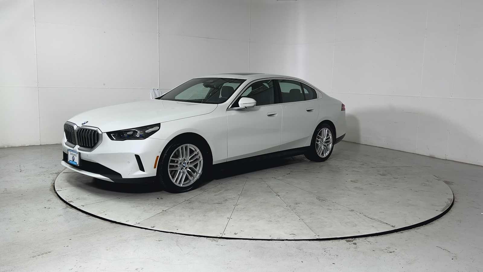 Thumbnail: 2024 BMW 5 Series - 6