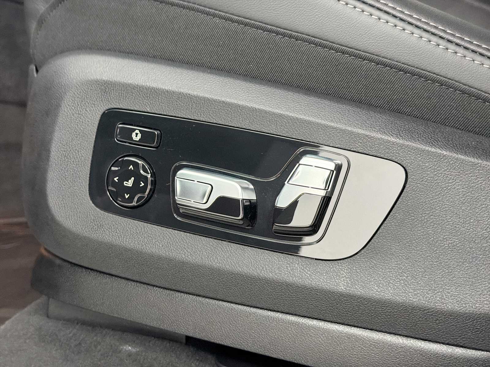 Thumbnail: 2026 BMW X5 - 14