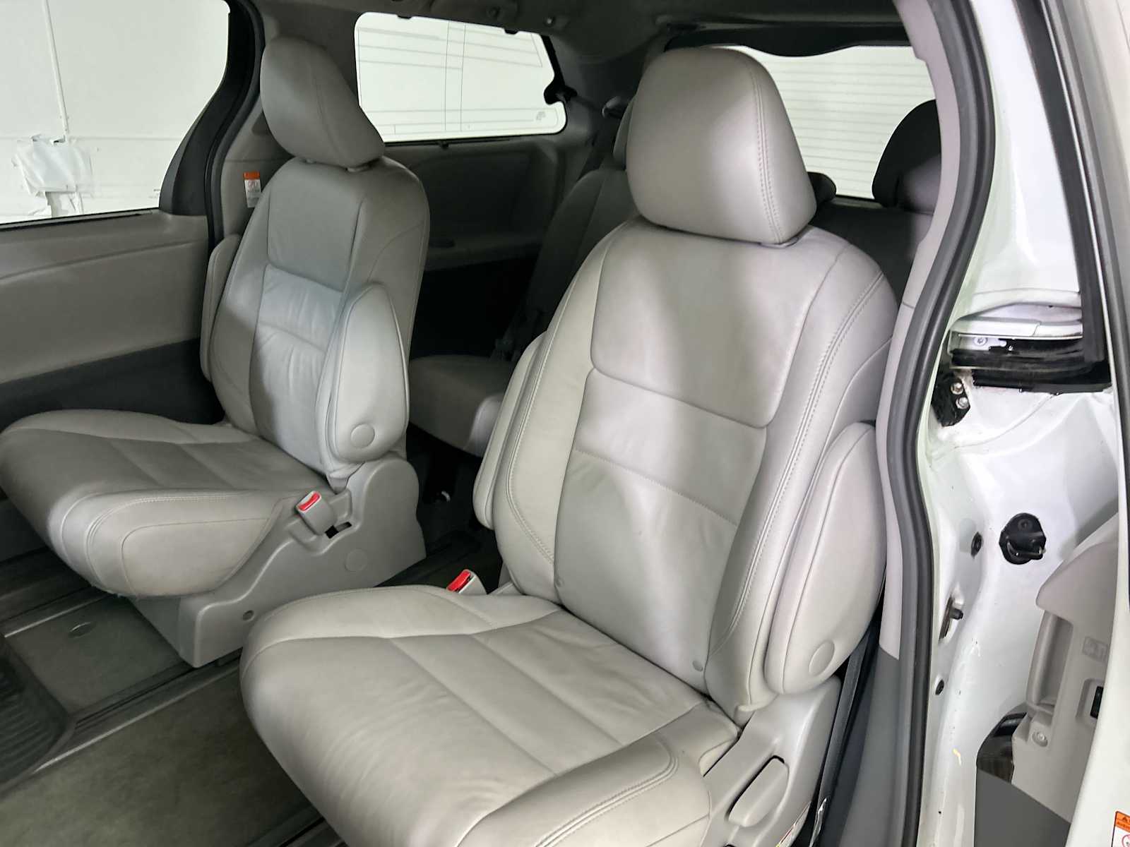 Thumbnail: 2017 Toyota Sienna - 25