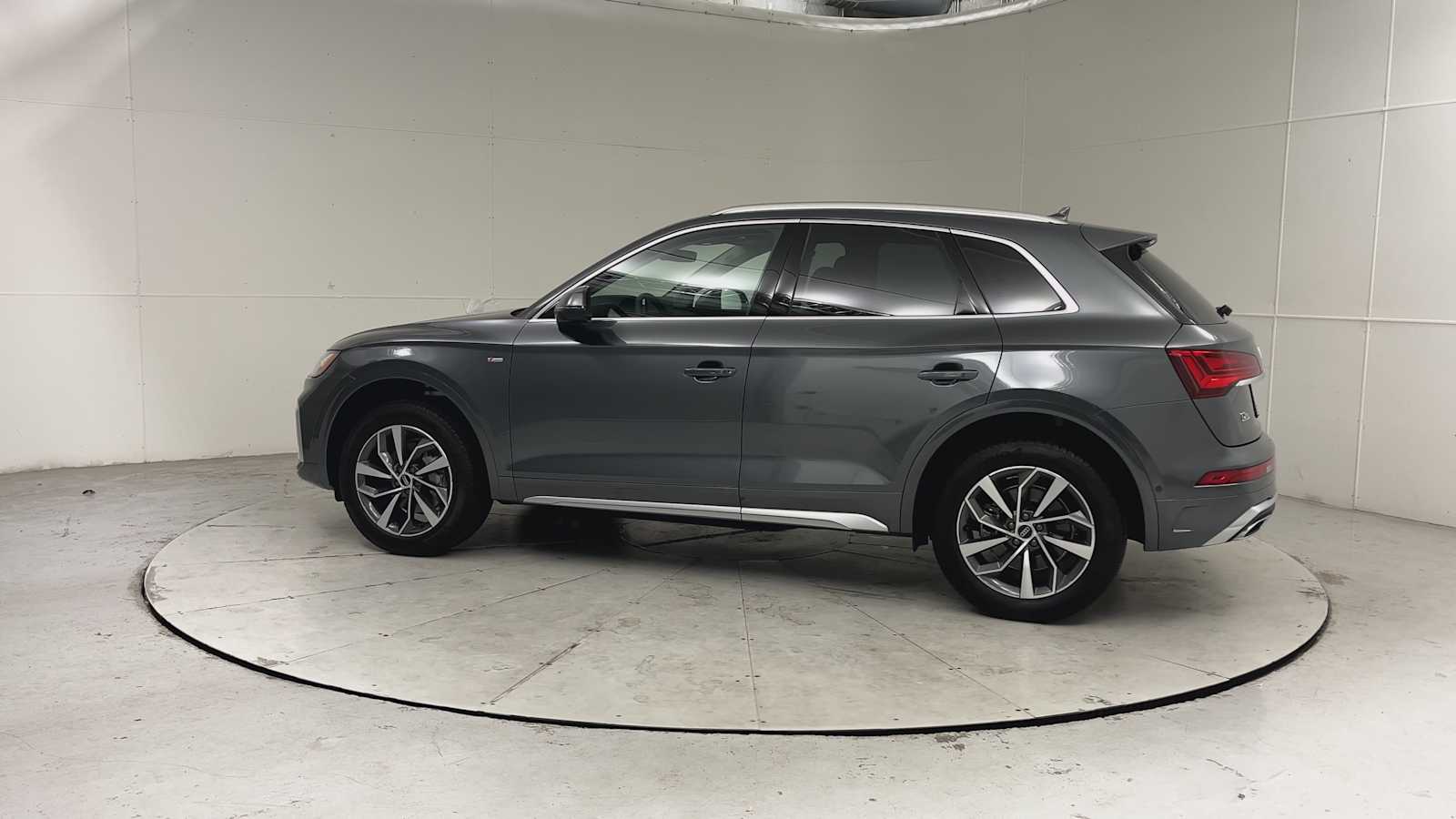 Thumbnail: 2023 Audi Q5 - 4
