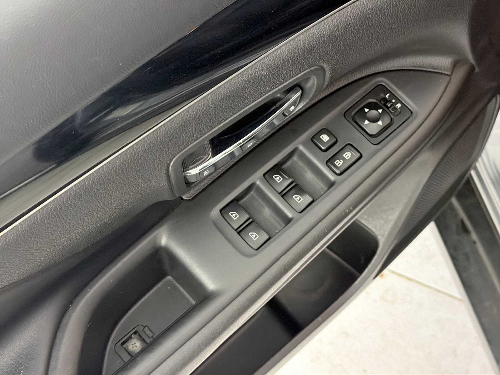 Thumbnail: 2019 Mitsubishi Outlander - 15