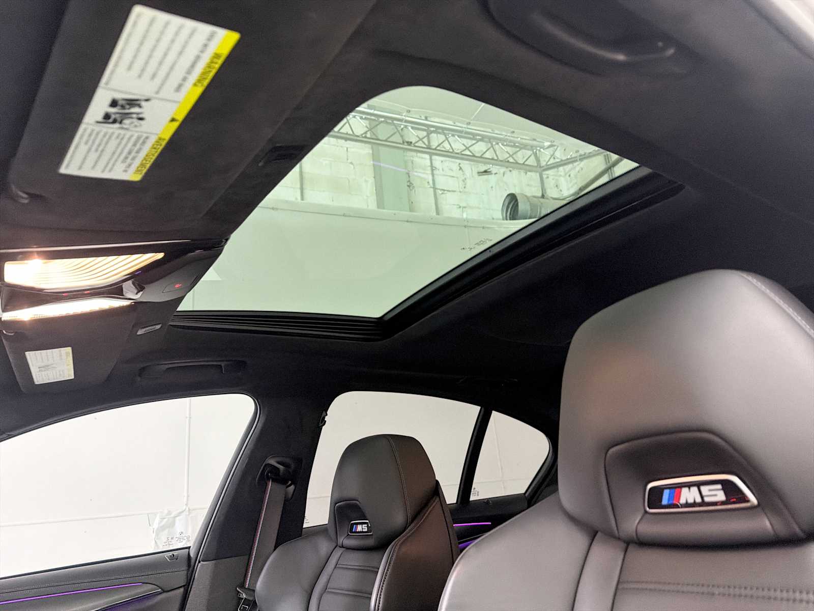 Thumbnail: 2023 BMW M5 - 16