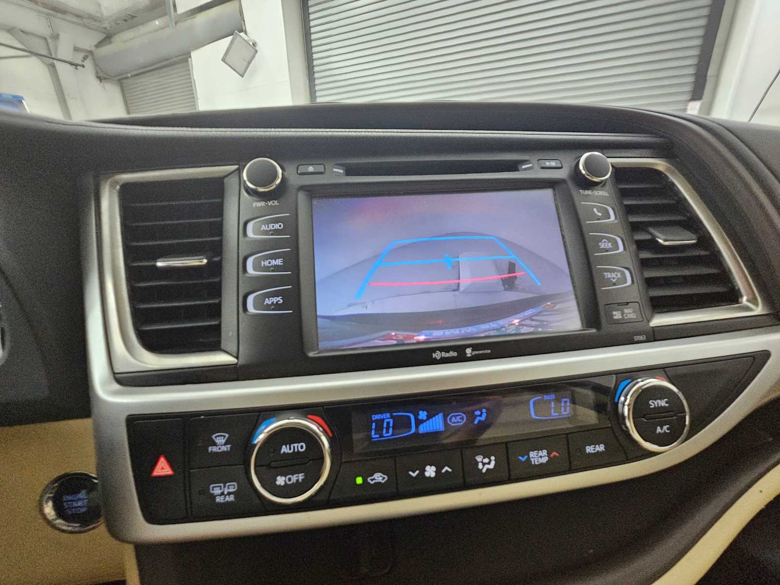 Thumbnail: 2015 Toyota Highlander - 19