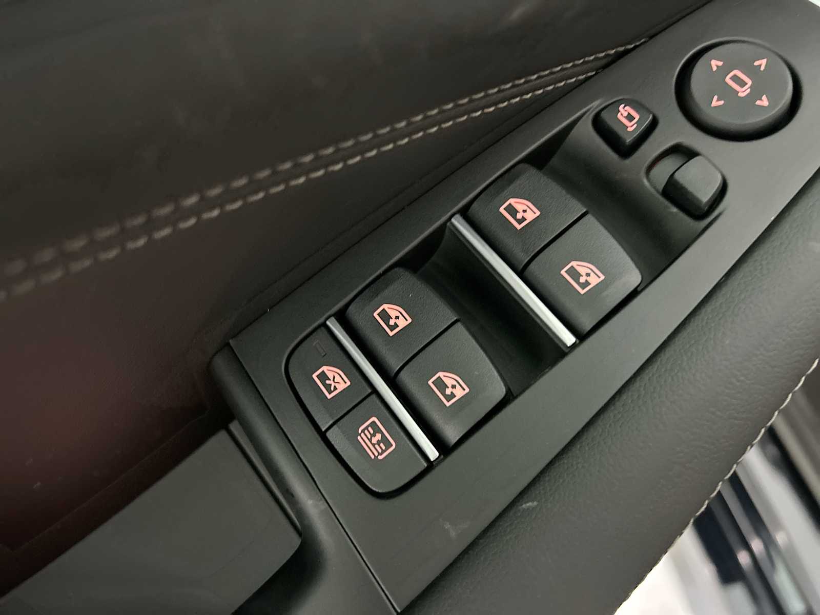 Thumbnail: 2026 BMW X7 - 15