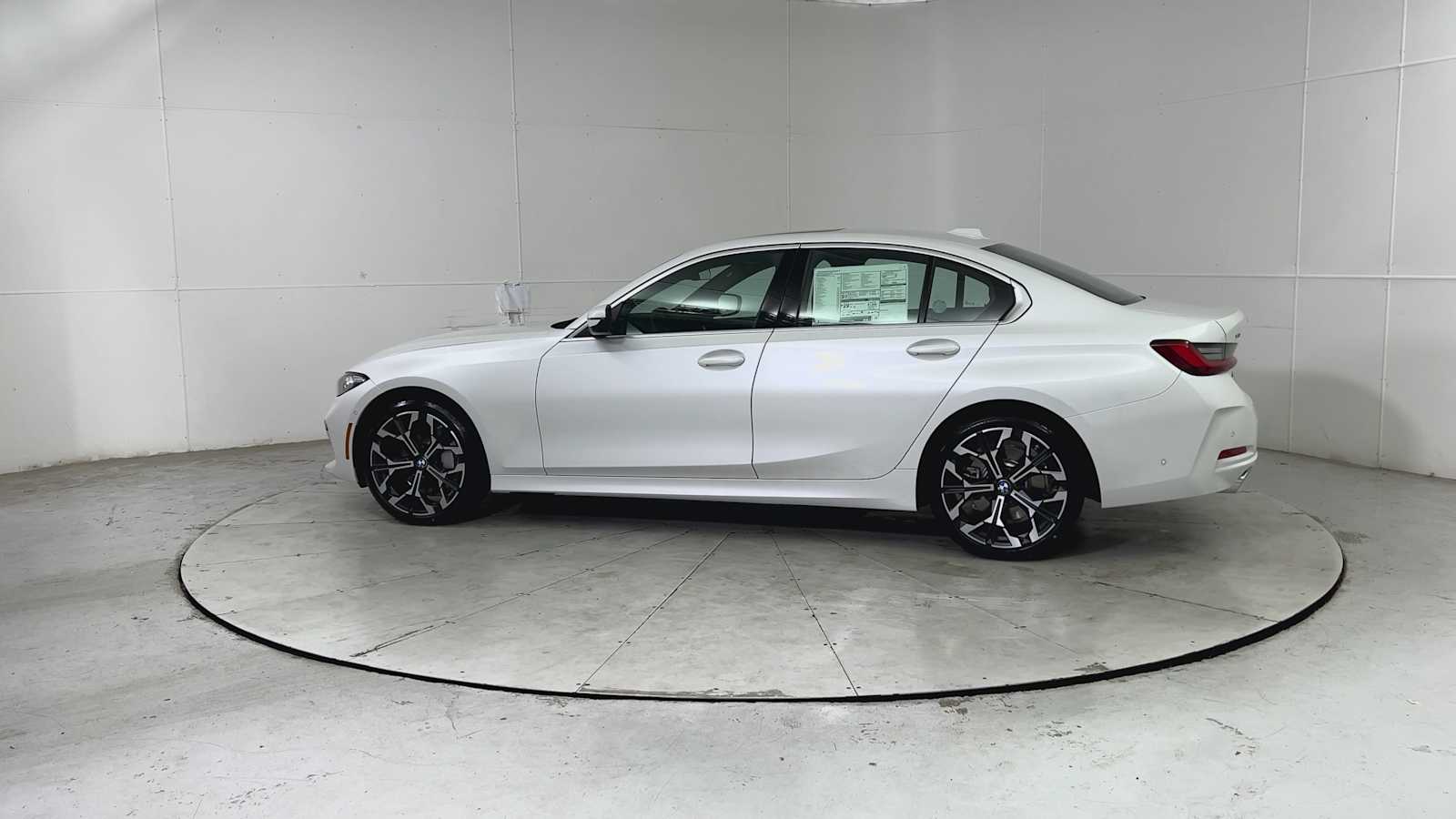 Thumbnail: 2025 BMW 3 Series - 4