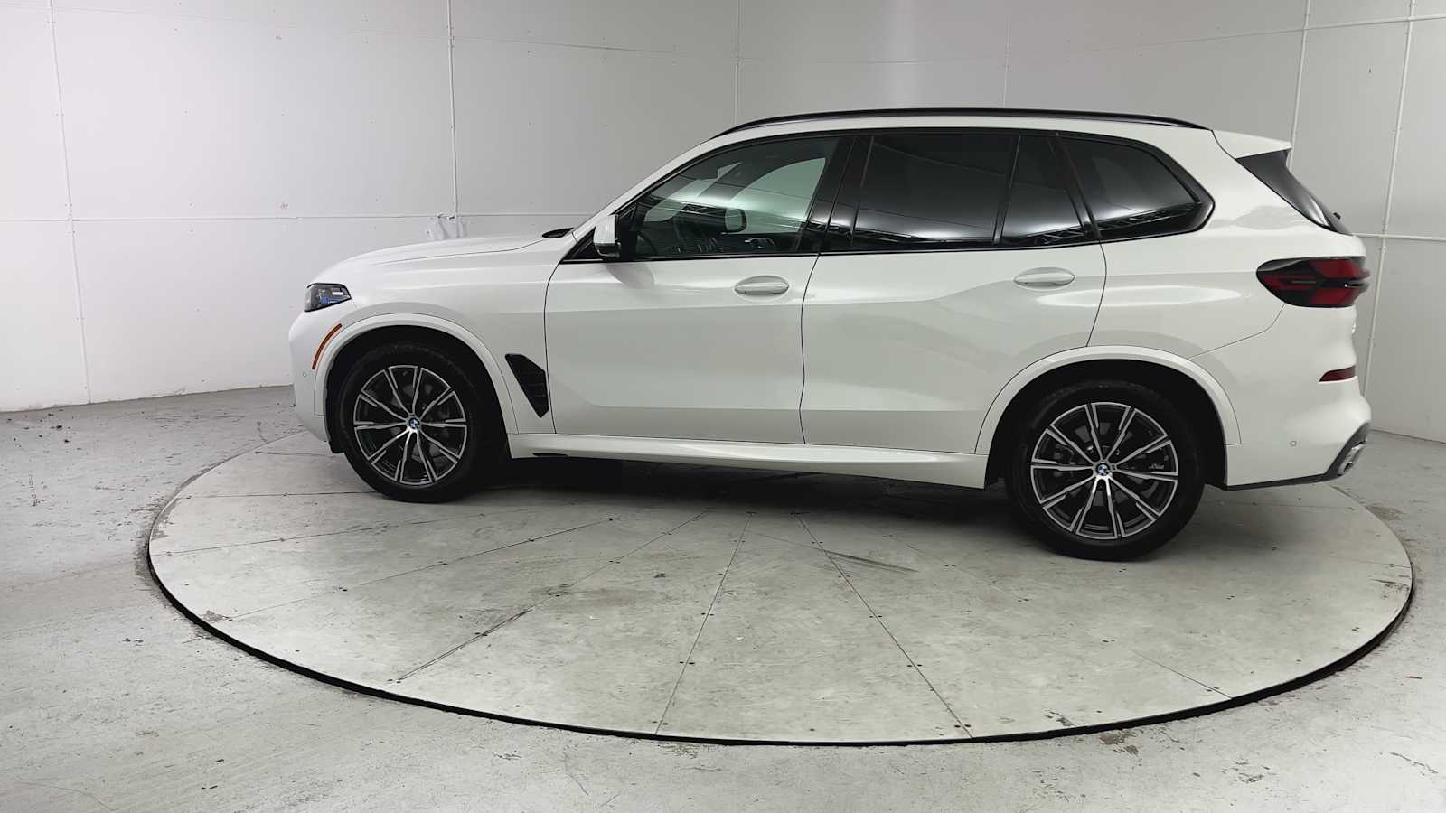Thumbnail: 2026 BMW X5 - 4