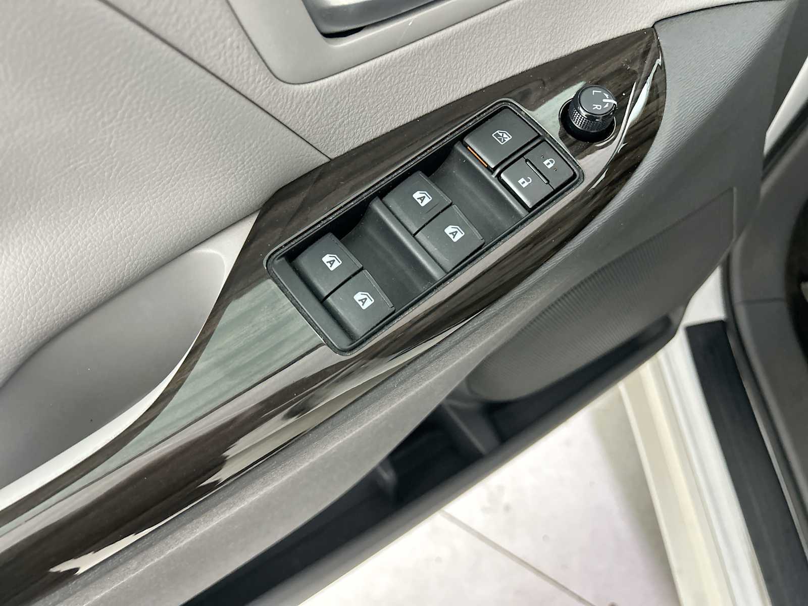 Thumbnail: 2017 Toyota Sienna - 15