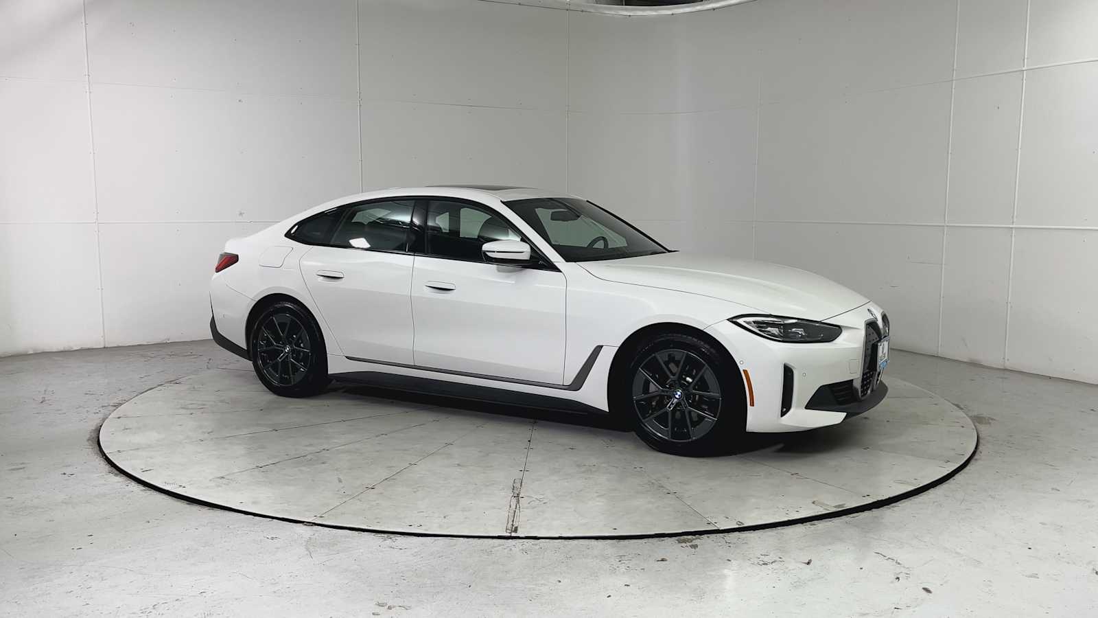 Thumbnail: 2023 BMW i4 - 8